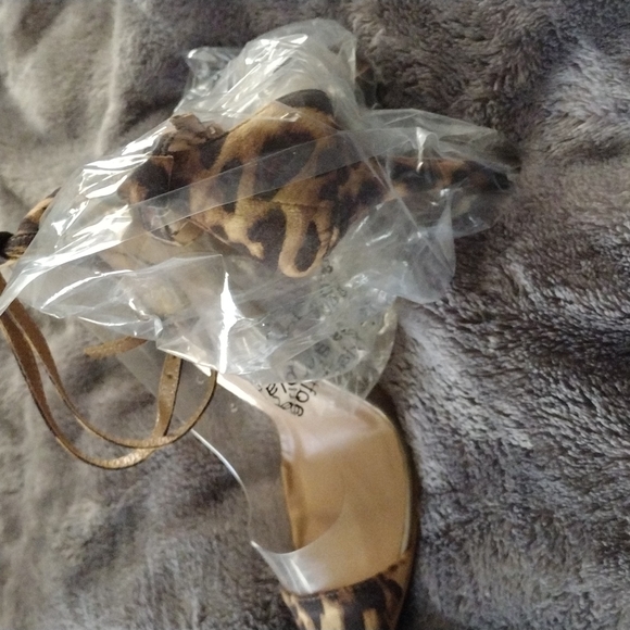 Shoes - Picture 4 of 4